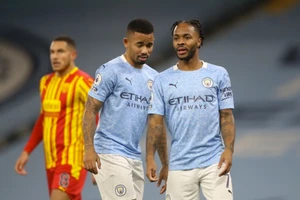 Sterling và Jesus được đem ra làm "mồi nhử" để Man City lấy Kane từ Tottenham.