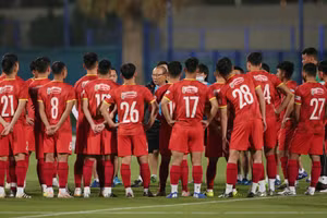 Lần đầu tiên tại UAE tuyển Việt Nam tập luyện với đủ 100% quân số.