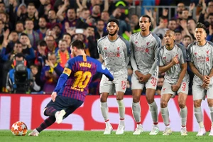 Messi ghi 50 bàn thắng từ những tình huống sút phạt hàng rào cho Barca.