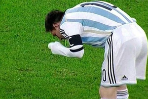 Hình ảnh Messi nôn khan từng khiến nhiều người lo lắng. 