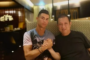 Ronaldo bắt tay hợp tác với tỷ phú Peter Lim.