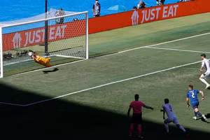 Morata bỏ lỡ phạt đền nhưng Tây Ban Nha vẫn thắng Slovakia 5-0.