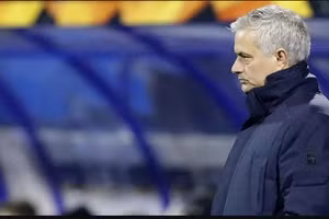 Mourinho sẽ nhận bộn tiền nếu bị Tottenham sa thải.