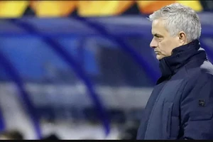 Mourinho sẽ nhận bộn tiền nếu bị Tottenham sa thải.