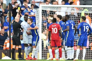 VAR giúp Liverpool thoát thua trên sân nhà trước Chelsea. 