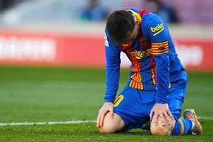 Messi và các đồng đội gặp khó trong cuộc đua tới ngôi vương La Liga.