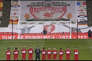 Các khán đài trống rỗng khiến Liverpool ảnh hưởng nặng nề.