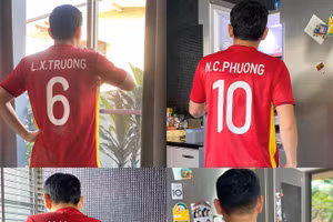 HLV Kiatisak có hành động đặc biệt động viên học trò Văn Thanh, Xuân Trường, Văn Toàn và Công Phượng.