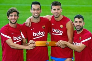 4 thành viên ban cán sự Barca hiện tại, gồm: Sergi Roberto, Busquets, Pique và Alba.
