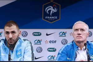 Deschamps (phải) "từ mặt" Benzema suốt 5 năm qua.