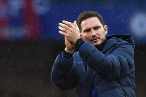 Lampard vẫn đều đặn nhận hơn 85.000 euro mỗi tuần dù đã bị Chelsea sa thải tháng Giêng.