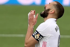 Benzema không thể giúp Real Madrid thoát khỏi cảnh trắng tay mùa này.