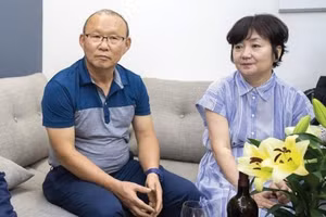 Thầy Park cùng phu nhân tối nay sẽ lên đường về Hàn Quốc chịu tang cha vợ.