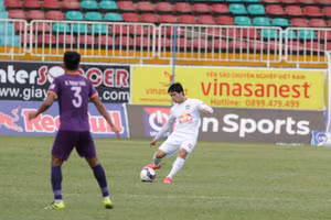 Công Phượng và các đồng đội chỉ có được trận hoà 2-2 trước Bình Dương.