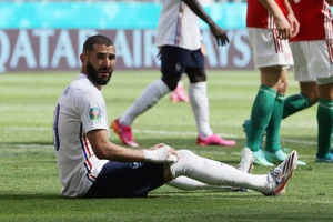 Benzema gây thất vọng trong trận Pháp hoà Hungary 1-1 tối 19/6.