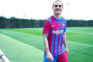 Antoine Griezmann trong màu áo thi đấu mới của Barcelona.