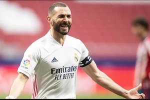 Benzema lỗi hẹn với danh hiệu Quả bóng Vàng do bị "chặn" đường lên tuyển Pháp.