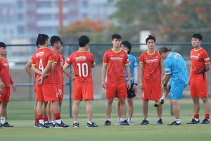 Tuấn Anh trên sân tập tối 8/6.