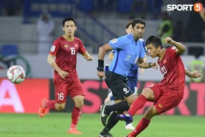 Trọng tài Hassan từng bắt trận tứ kết Asian Cup 2019 giữa Việt Nam và Nhật Bản.