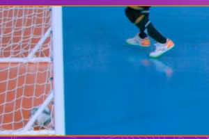 VAR không công nhận bàn thắng của thủ môn Hồ Văn Ý dù có vẻ trái bóng đã nằm trọn trong vạch vôi.