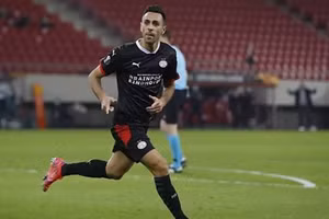 Vợ và 4 con của tiền đạo Eran Zahavi bị cướp trói tại nhà riêng.