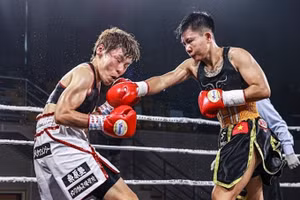 Thu Nhi (phải) soán ngôi WBO của Tada (Nhật Bản).