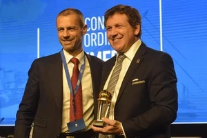 Chủ tịch UEFA và Chủ tịch Conmebol đồng xác nhận tổ chức Siêu cúp quốc tế vào năm 2022.