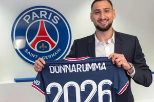 Thủ thành Donnarumma tại buổi lễ ra mắt PSG.