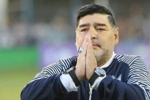 Cố huyền thoại Maradona.