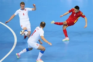 Cầm hoà CH Czech 1-1 tuyển futsal Việt Nam ghi tên mình vào vòng 1/8.