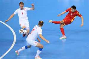 Cầm hoà CH Czech 1-1 tuyển futsal Việt Nam ghi tên mình vào vòng 1/8.