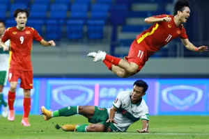 Hậu vệ Pratama Arhan Alif bị chỉ trích rất nhiều sau pha bóng thô bạo với Tuấn Anh.