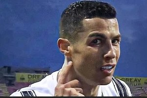 Ronaldo đáp lại những lời chỉ trích bằng hat-trick bàn thắng ở Serie A.