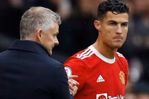 Ronaldo ghi 5 bàn sau 6 trận đầu tiên cho Man Utd, nhưng "tịt ngòi’ trong suốt tháng 10.
