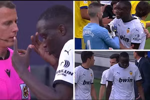 Cầu thủ Valencia rời sân phản đối bị phân biệt chủng tộc.