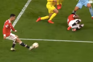 Tranh cãi sau bàn thắng của Ronaldo ở phút 90+5.