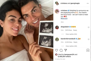 Ronaldo và bạn gái Georgina khoe ảnh siêu âm mang song thai.