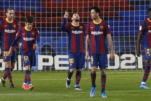 Messi ăn mừng cú đúp bàn thắng vào lưới Alaves ở vòng 23 La Liga.