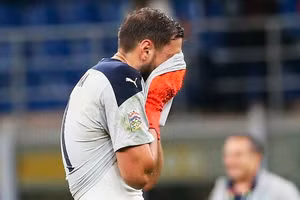 Donnarumma thất vọng vì bị cổ động viên nhà la ó và Italia thua Tây Ban Nha.