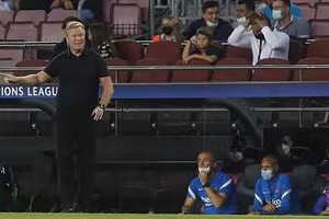 HLV Koeman cho rằng chấn thương và cầu thủ ít kinh nghiệm khiến Barca thảm bại trước Bayern Munich tại Nou Camp.