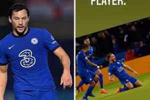 Bức ảnh trượt cỏ ăn mừng của Drinkwater khi còn khoác áo Leicester.