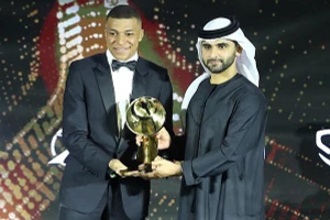 Mbappe "ẵm" giải Globe Soccer Awards 2021.