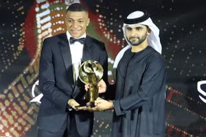 Mbappe "ẵm" giải Globe Soccer Awards 2021.