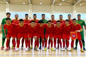 17 cầu thủ futsal Việt Nam đã lên đường sang UAE kiếm suất dự Word Cup 2021.