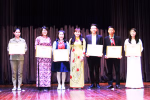 Lễ trao thưởng các giáo viên giỏi cấp tỉnh năm học 2020-2021 (Ảnh: Lâm Đồng) 