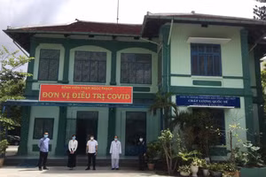 Cổng vào “Đơn vị điều trị Covid-19” của BV Phạm Ngọc Thạch (Ảnh: Sở Y tế)