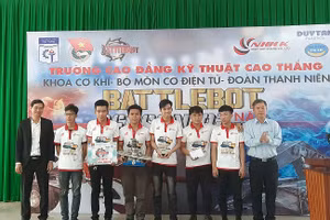 Ban tổ chức đã trao giải Nhất cho đội The King Bettle xuất sắc nhất cuộc thi