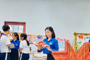 Mô hình "Tủ sách Thanh niên" được Ban chấp hành Đoàn Trường THPT Hậu Nghĩa - Long An phát động từ năm học 2020-2021 (Ảnh: NTCC)