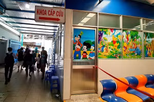 Học sinh bị đuối nước được đưa đến cấp cứu tại BV Nhi Đồng 1 TPHCM trong tình trạng nguy kịch, gia đình đã xin về nhà.