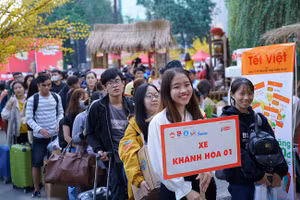 Sinh viên vui mừng được về quê ăn Tết trên Chuyến xe mùa xuân 2020 (Ảnh: Tâm Vinh)